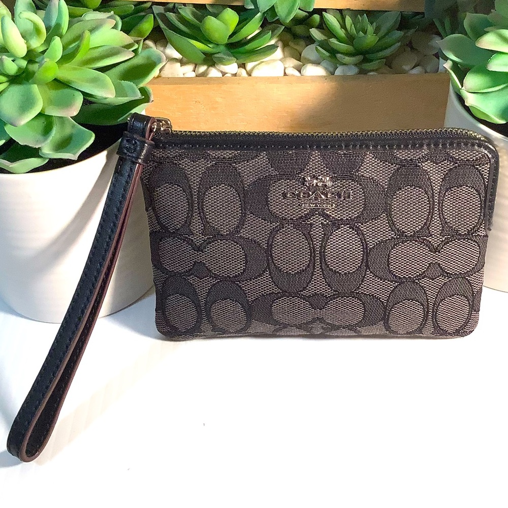 Coach Wristlet Signature C Design EUC